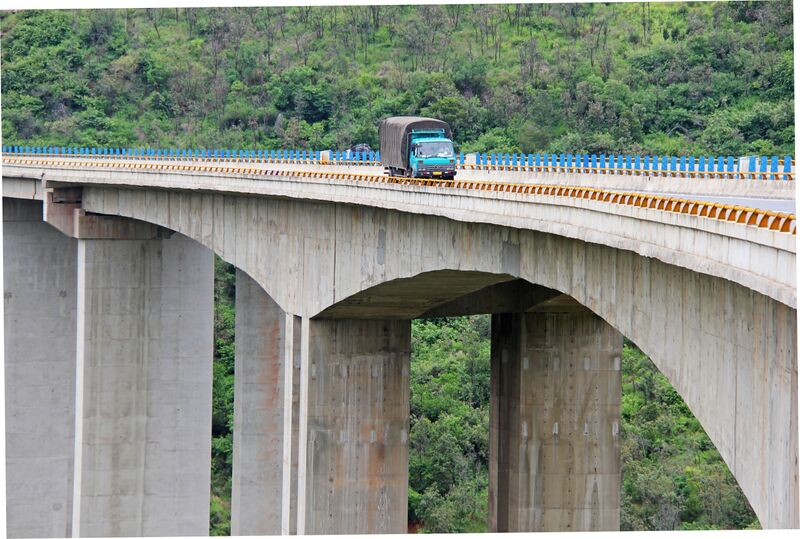 File:UnknownG5Curving.jpg