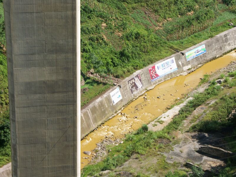 File:AnwenBridgeRiverChannel.jpg