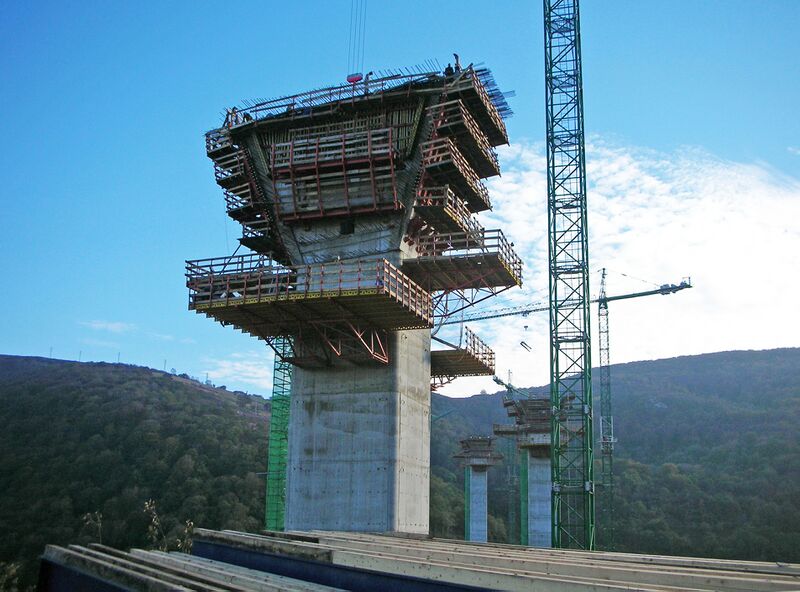 File:MontablizPierTop2.JPG