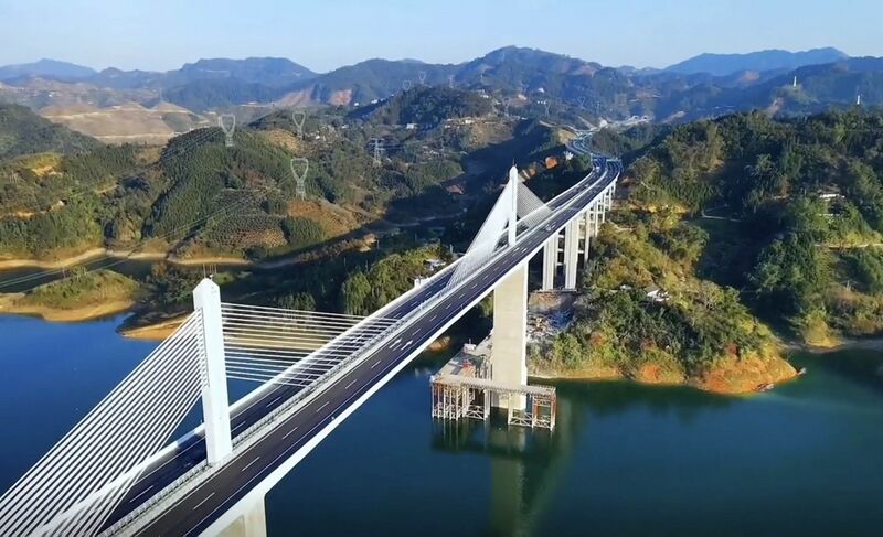 File:Nanpanjiang bridge BadaheTowersBlueWater.jpg