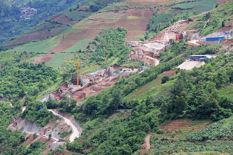 File:NujiangRailwayWestSlopeConst.jpg