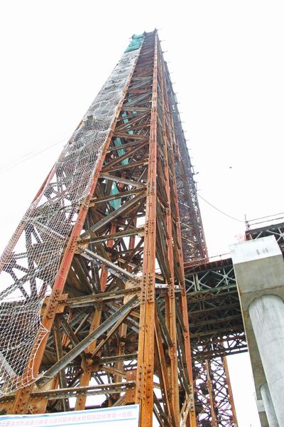 File:LongArchTemporaryTower.jpg