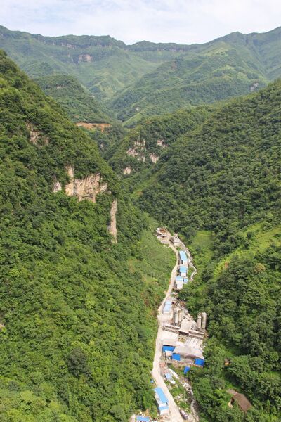 File:NiujiagouValleyCreek.jpg