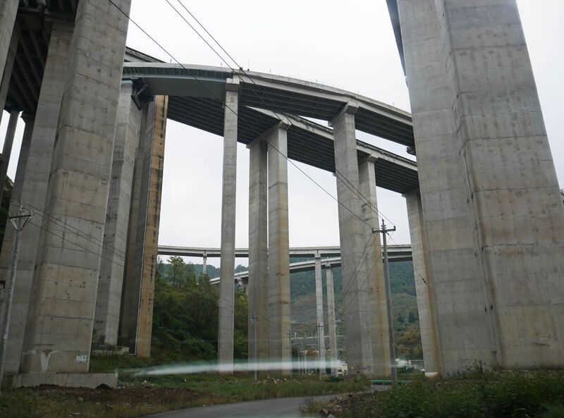 File:YemachuanzhenInterchangeS20andS61ConcretePiers.JPG