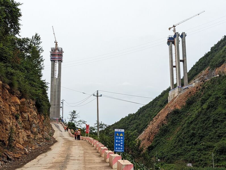 File:YindiheAccessRoad.jpg