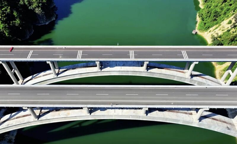 File:QingshuijiangJianliDroneGray.jpg
