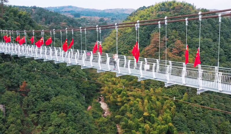 File:Danshanchishui Glass Creek.jpg