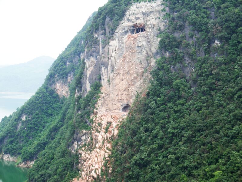 File:JiangjieheRailwaySlopeTunnel.JPG