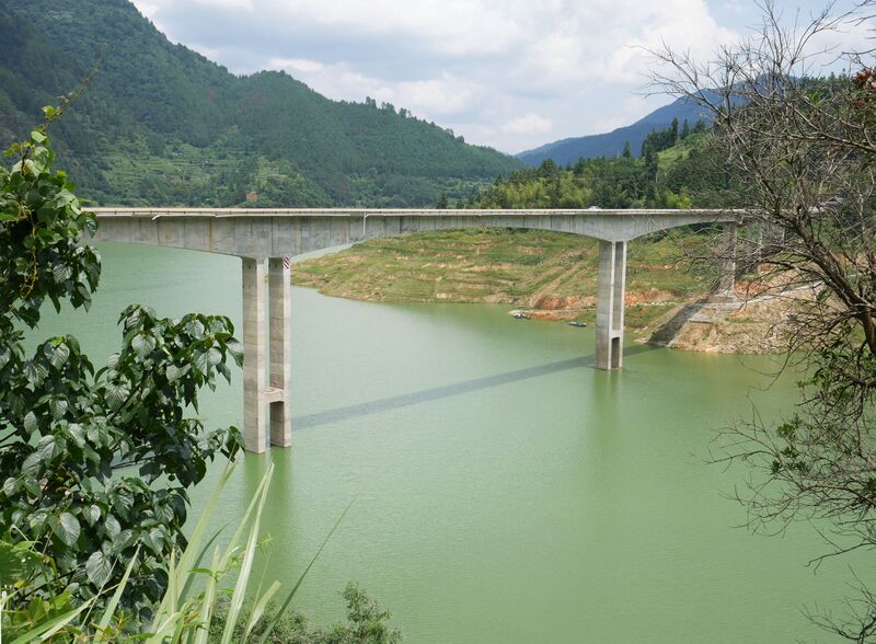 File:NanmengxiBeamRiver.JPG
