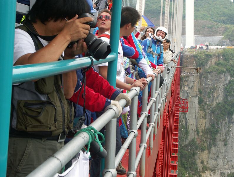 File:135GaryOnBridgeByEric.JPG