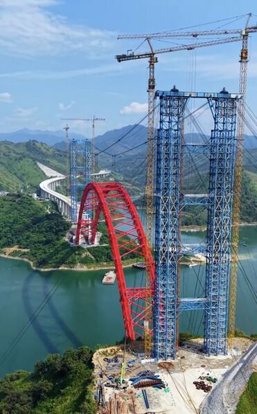 File:Hongshuihe Bridge LewangBlueTower.jpg