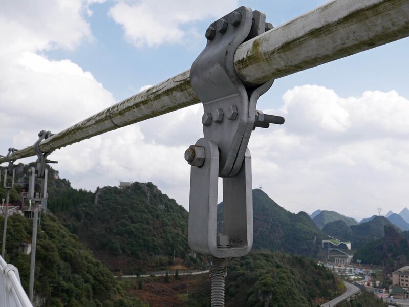 File:Liupanshui MeihuashanClampClose.JPG