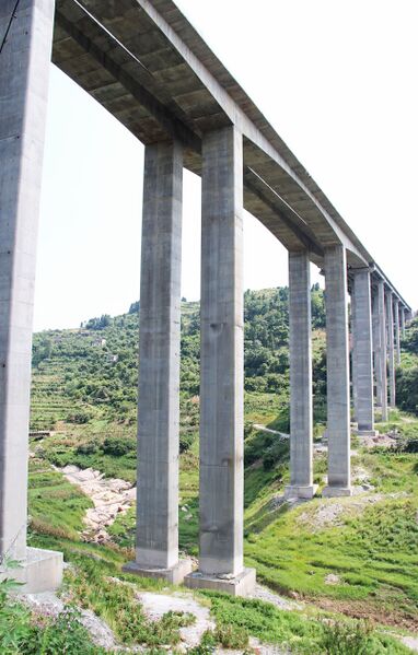 File:UnknownFengfu4BridgePiers.jpg