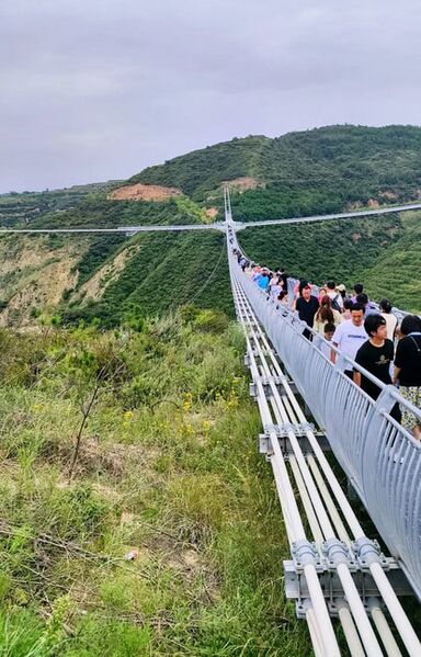File:Haizhaigou UFOCrowds.jpg