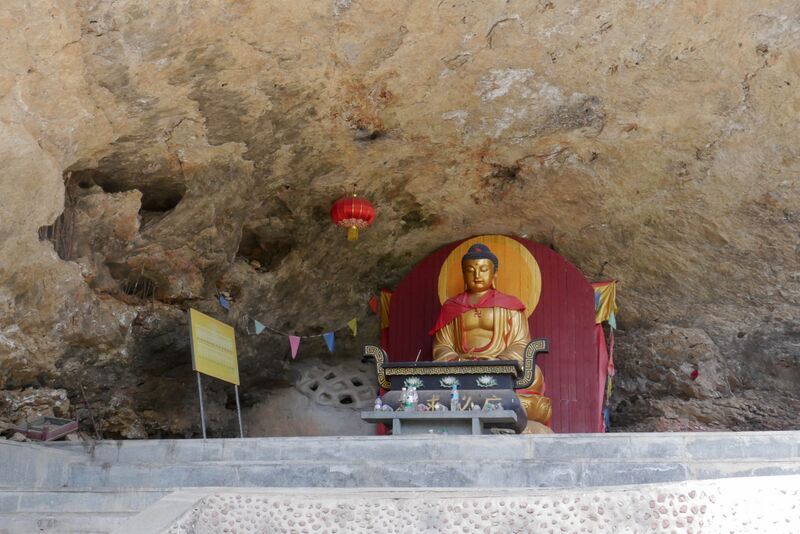 File:TianjishanFootbridgeBuddha.JPG