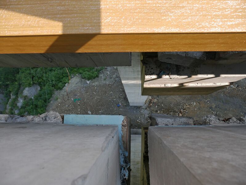 File:CizhubaPierGap.JPG