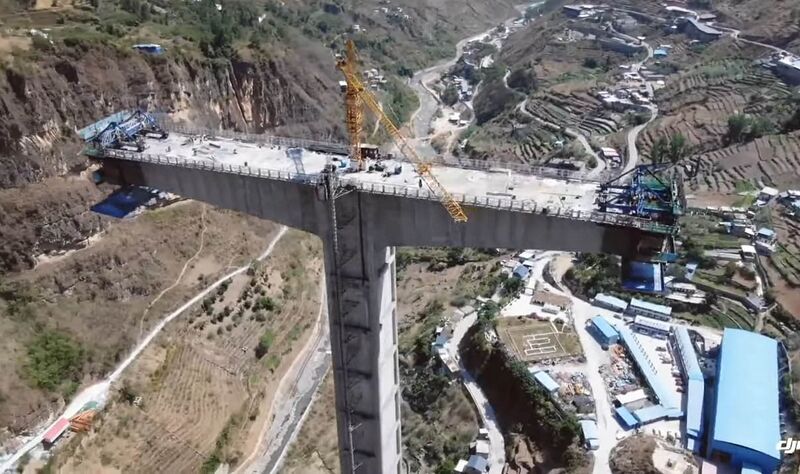 File:Jinyanghe BridgeCranes.jpg