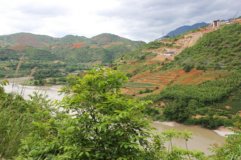 File:NujiangRailwayLookingNorth.jpg