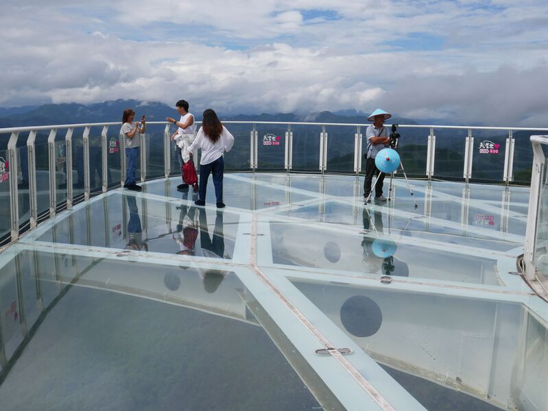 File:Shiniushan GlassPlatPanels.JPG
