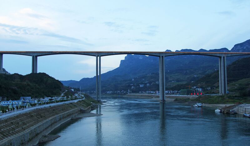 File:WujiangG56HangruiViaductSideBlue.jpg