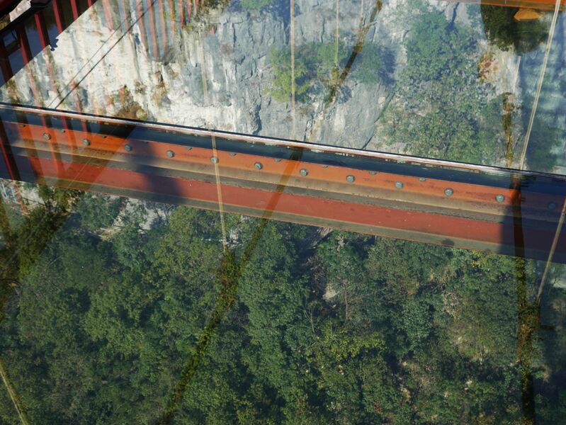 File:Yunzhiduan Glass FootbridgeCrossBeam.JPG