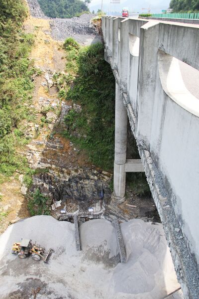 File:ZhuangjiapoNewPierSlope.jpg