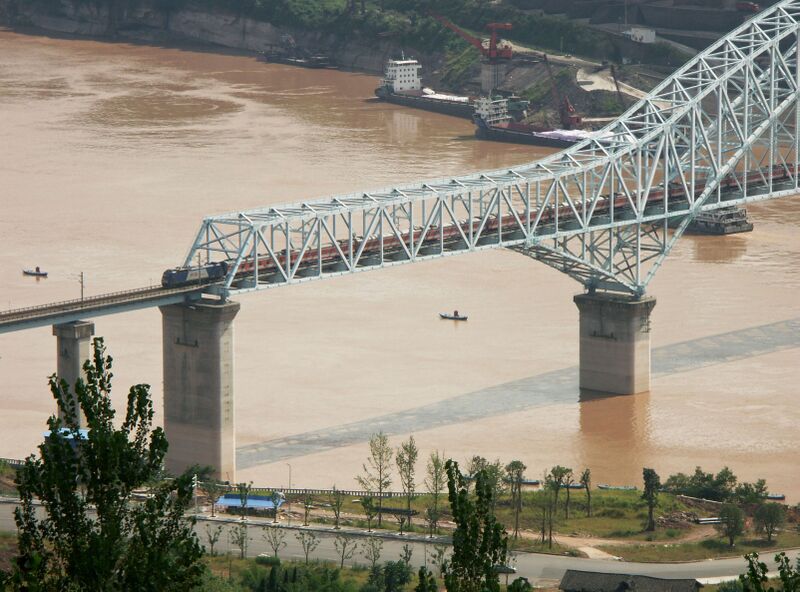 File:WanzhouRailway&Train.jpg