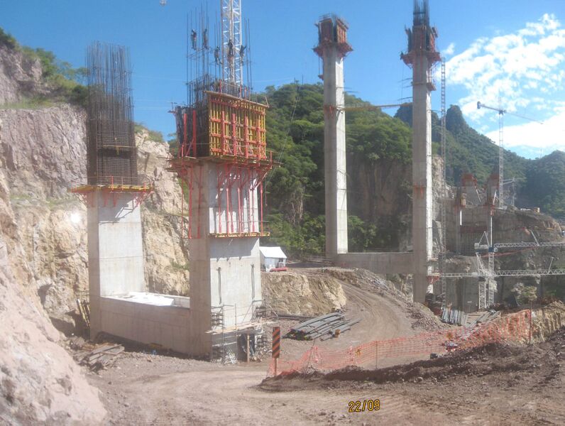 File:BaluarteBridge5.jpg