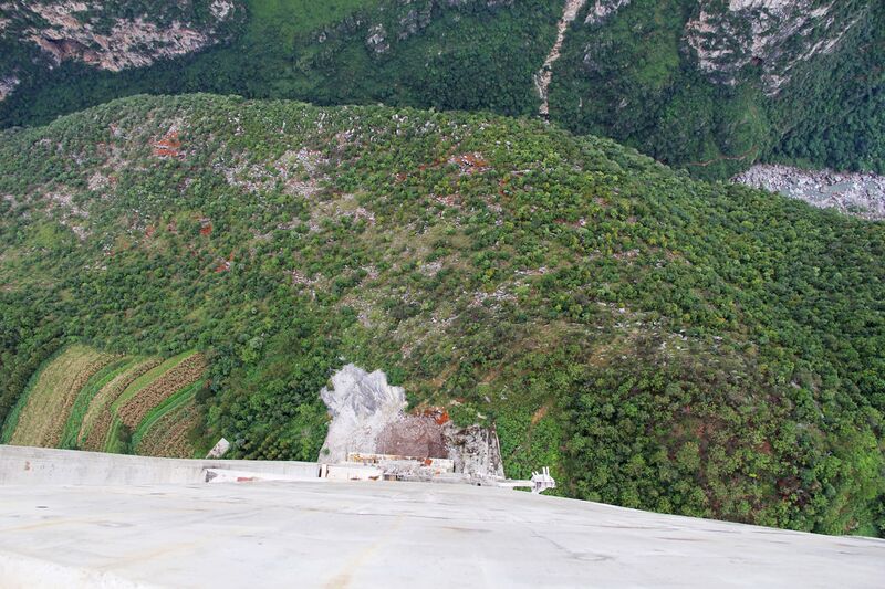 File:BeipanjiangDugeTreeSlope.jpg