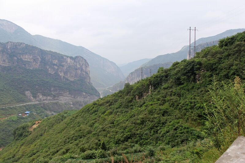 File:ChishuiheTowardsSuspension.jpg