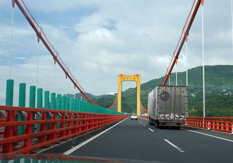 File:PuliYellowTowerCableSky33.JPG