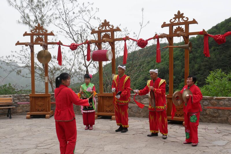 File:Yunqiushan GlassNatives.JPG