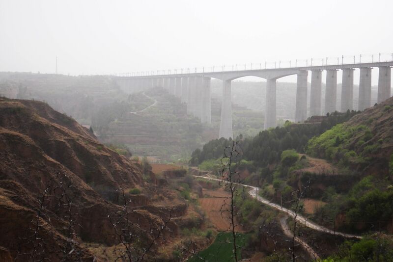 File:Dayuhe RailwayCloudySun.JPG