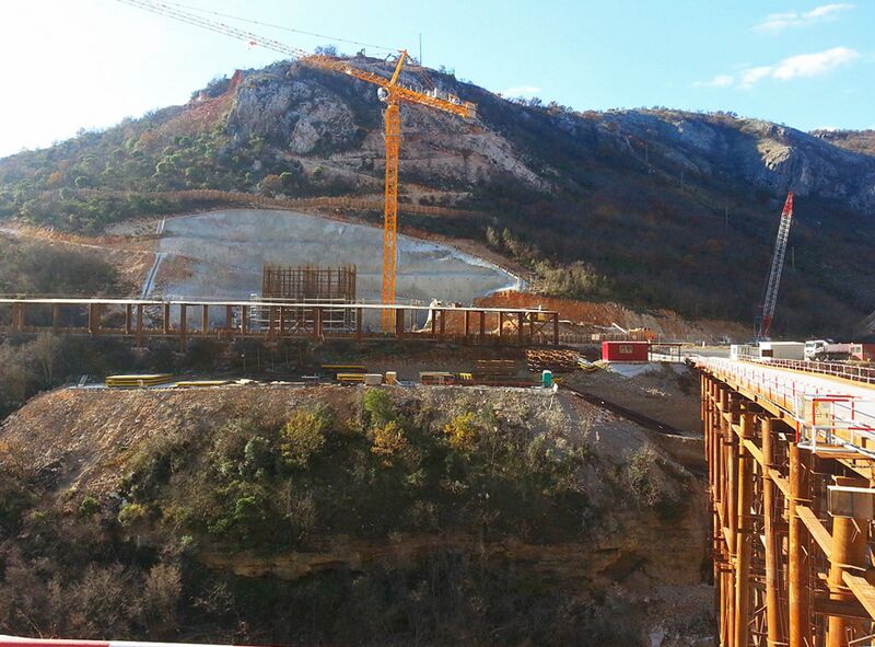 File:MoracicaTempBridge.jpg