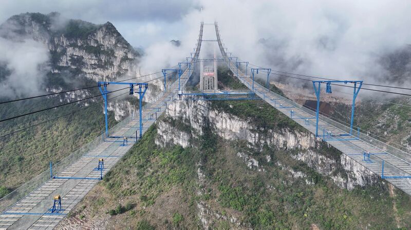 File:HuajiangCatwalkBlueRollers.jpg