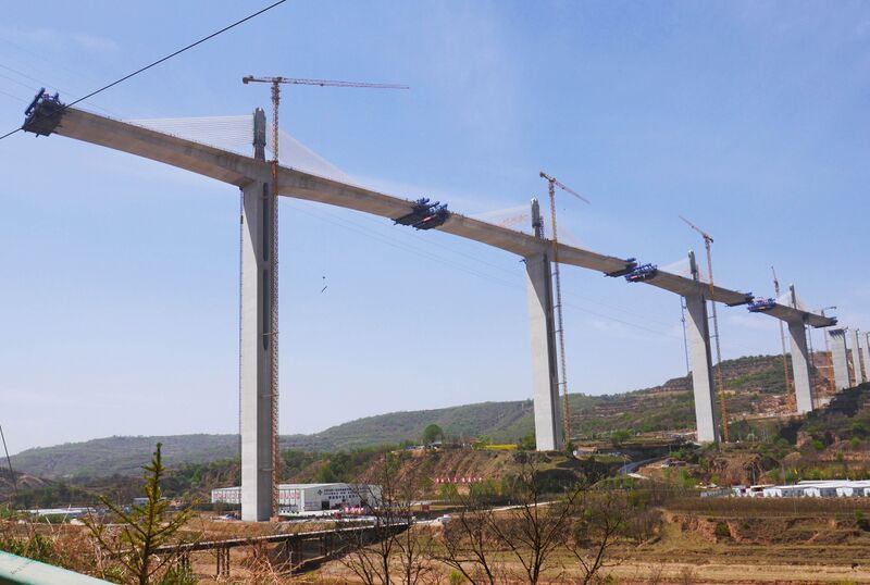 File:Malianhe Bridge G309 ManyCranes.JPG