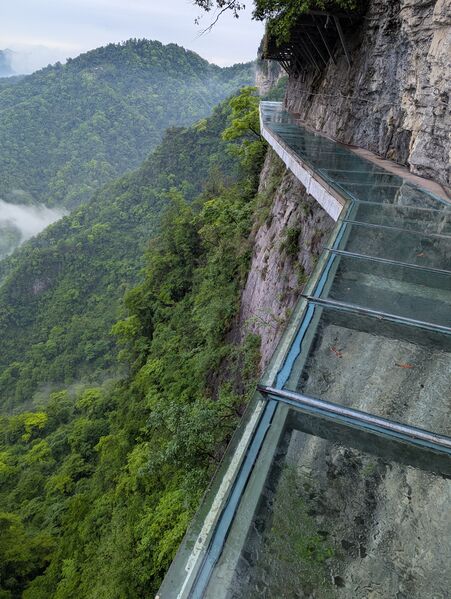 File:Qingjiang FangshanGlassCliffwalkEdge.jpg