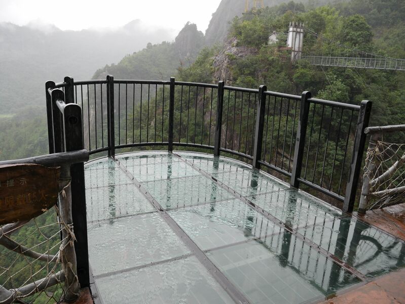 File:YaxiakuGlassPlatformWet.JPG
