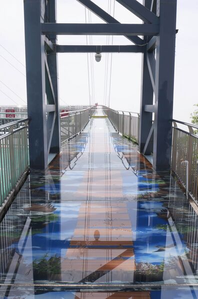 File:YunmengshanPlatformSwings2.JPG