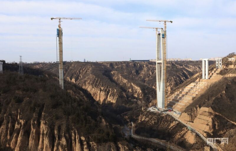 File:ZhangtiegouTowerCranes.jpg