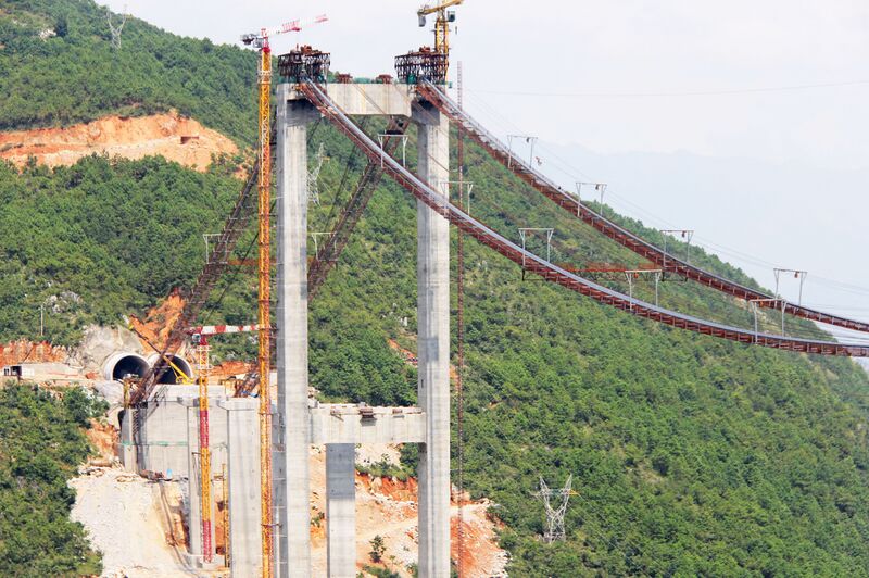 File:PuliEastTower&CatwalkLonglens.jpg