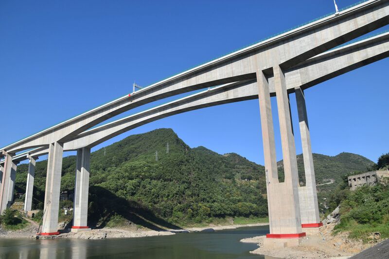 File:Jialingjiang Bridge GuanyinxiaByWang4.JPG