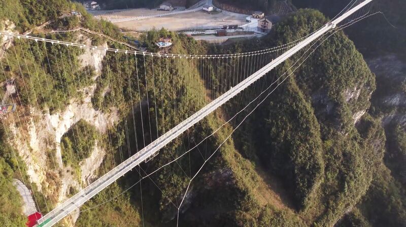 File:YundingfeiduGlassFootbridgeWindCables.jpg