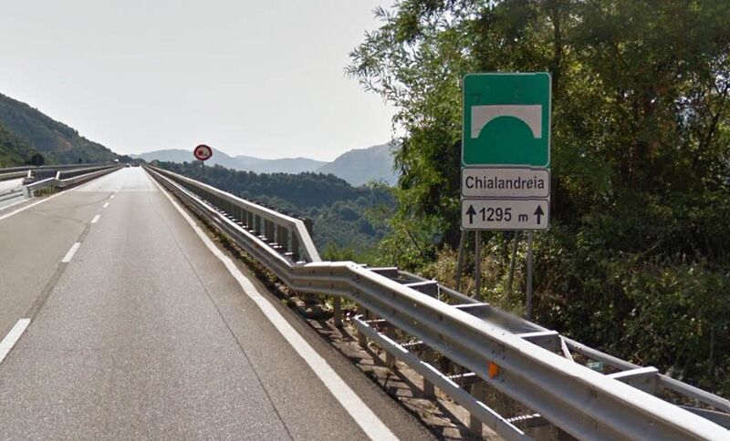 File:ChialandreiaSign.jpg