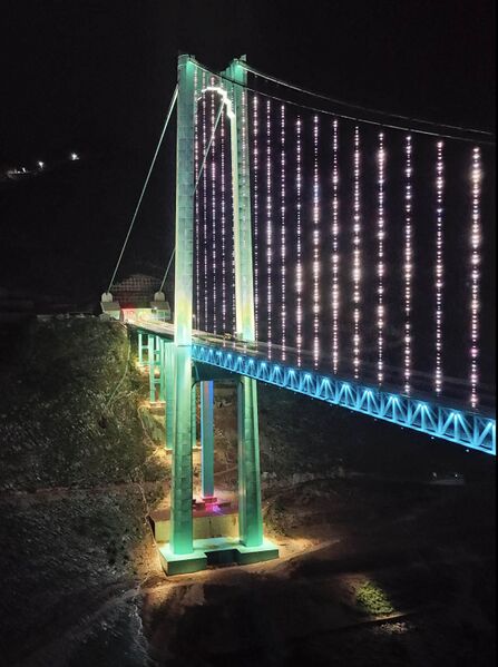 File:HuajiangNightBlueTruss.jpg