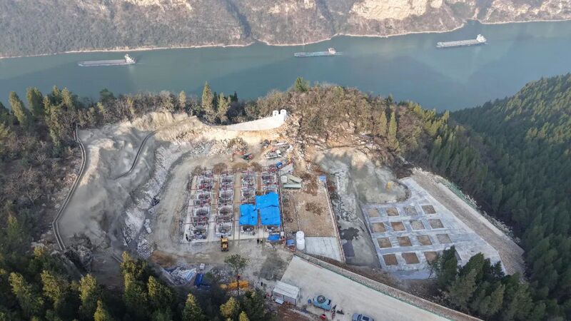 File:Nanjinguan YangtzePiles.jpg