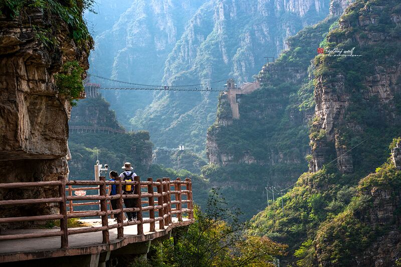File:Qingtian Glass Gorge.jpg