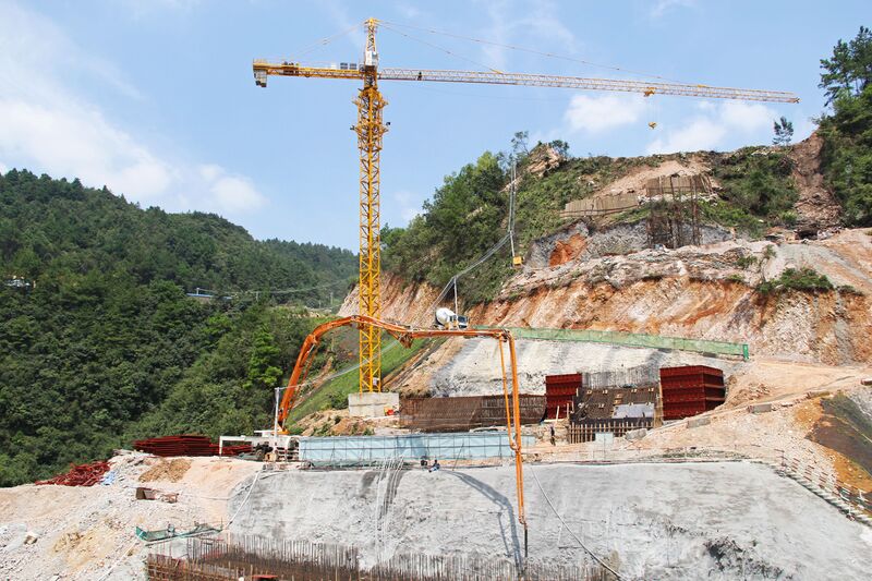 File:XianghuoyanArchFootbridgeEastCrane.jpg