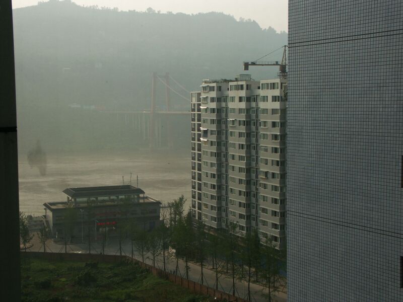 File:ZhongxianBridge&Hotel copy.jpg