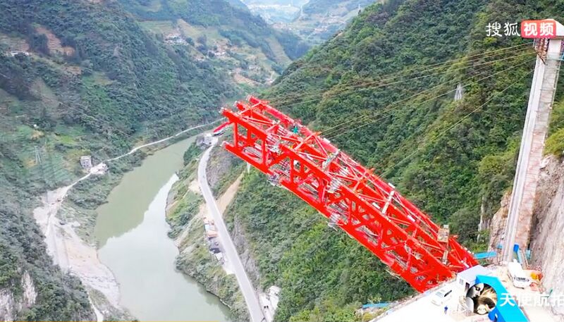 File:BaishuijiangSquareArchTruss.jpg